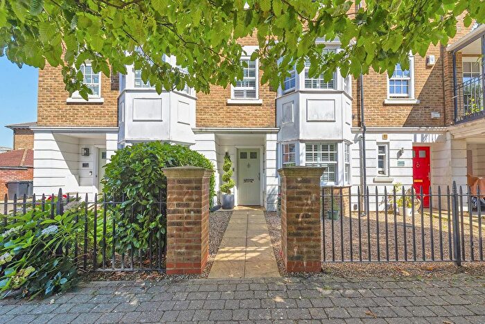 3 Bedroom Terraced House For Sale In Kendall Avenue, Kings Hill, ME19