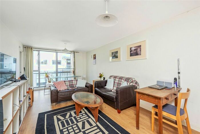 2 Bedroom Flat To Rent In Union Road, London, SW4