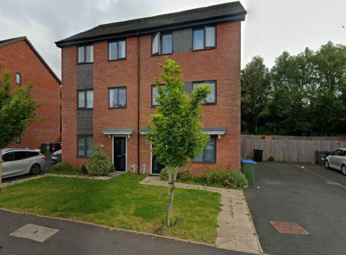 4 Bedroom House To Rent In Argyll Way, Smethwick, B66