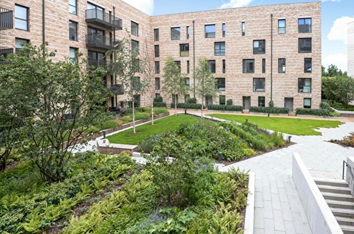 1 Bedroom Apartment To Rent In Kingfisher Heights, Royal Docks, E16