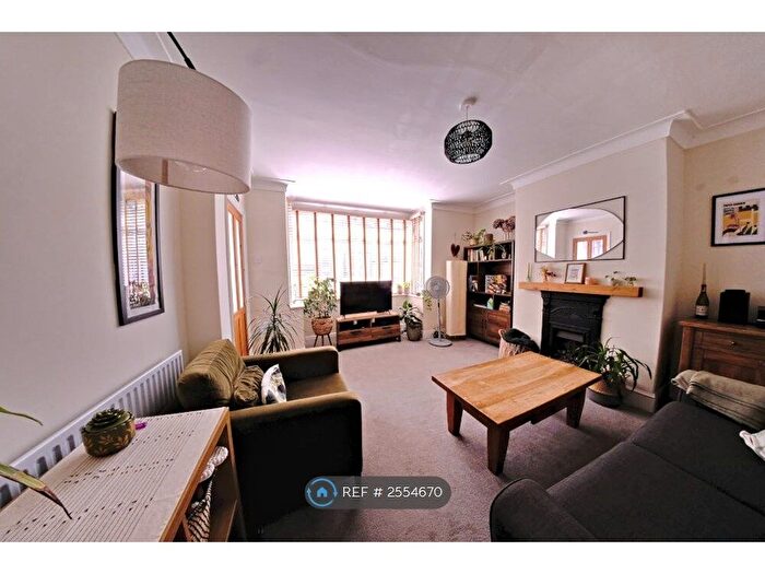 3 Bedroom Terraced House To Rent In Norman Mount, Leeds, LS5