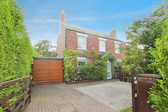 4 Bedroom Detached House For Sale In Town Street, South Killingholme, DN40