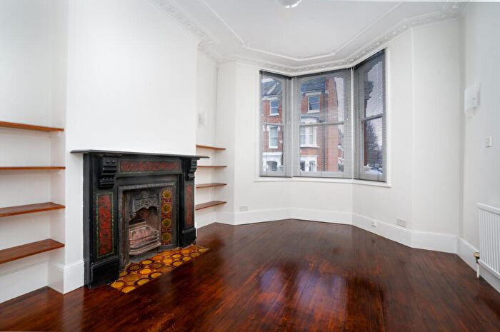 2 Bedroom Apartment To Rent In Calabria Road, Highbury, London, N5