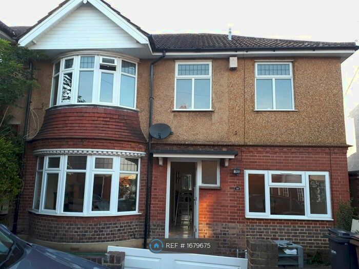 5 Bedroom Semi-Detached House To Rent In Alton Road, Luton, LU1
