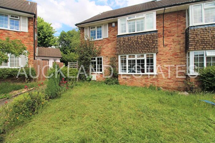 2 Bedroom Ground Maisonette To Rent In Faringford Close, Potters Bar, EN6