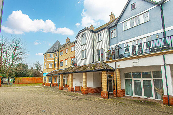 2 Bedroom Apartment For Sale In Roche Close, Rochford, SS4