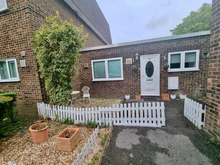 2 Bedroom Flat To Rent In Bath Road, Harmondsworth, West Drayton, UB7