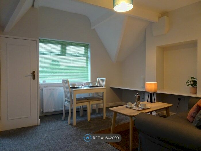 1 Bedroom Flat To Rent In Portland Crescent, Manchester, M13