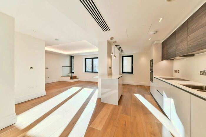 2 Bedroom Flat To Rent In Kensington Gardens Square, Westbourne Grove, Notting Hill, London, W2