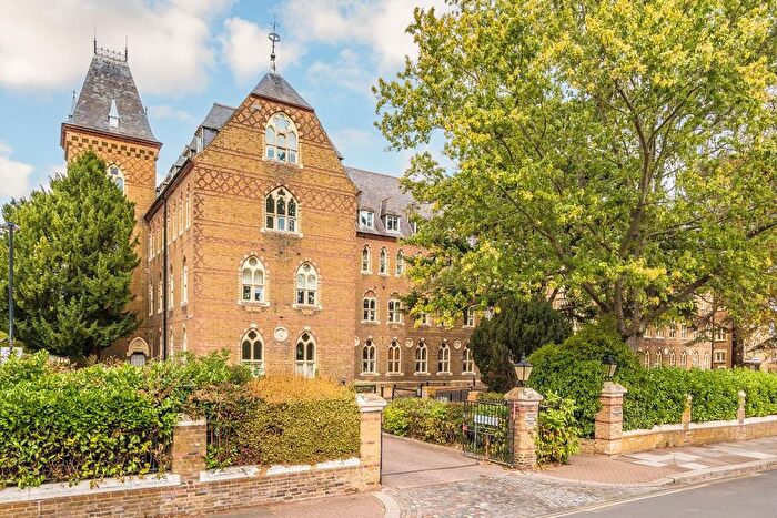 2 Bedroom Flat For Sale In Borough Road, Isleworth, TW7