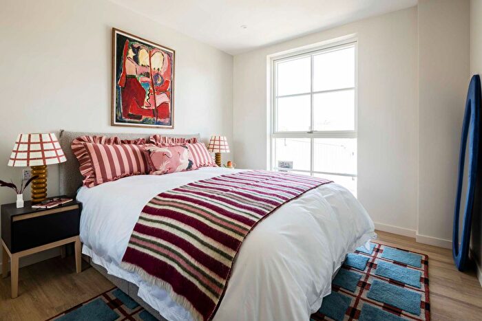 3 Bedroom Flat To Rent In Masonry Place, Hayes, UB3