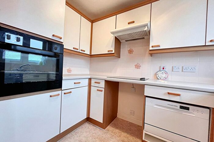 2 Bedroom Flat For Sale In Fordingbridge, SP6