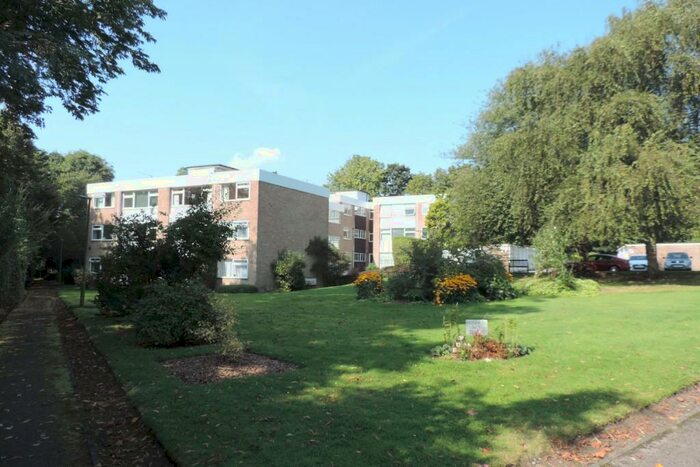 2 Bedroom Flat To Rent In Heathfield Close, Potters Bar, Hertfordshire, EN6