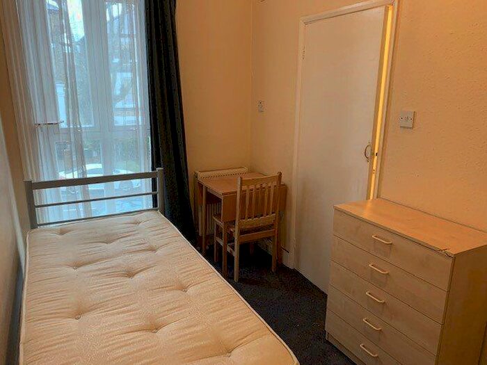 Studio To Rent In Fordwych Road, London NW2