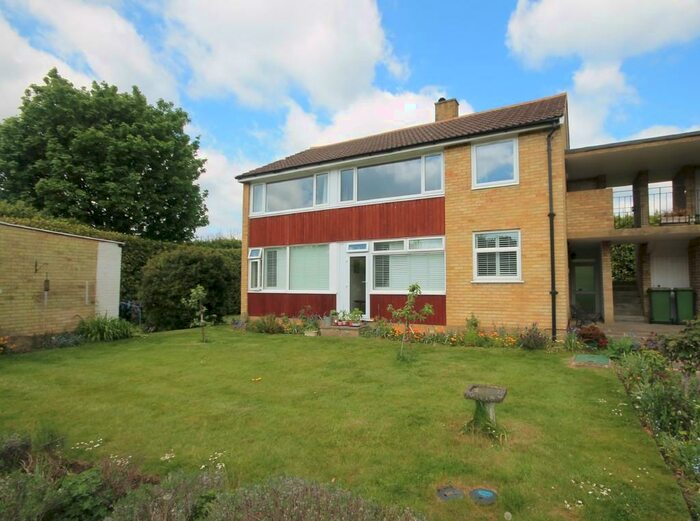 2 Bedroom Flat To Rent In Balquhain Close, Ashtead, KT21