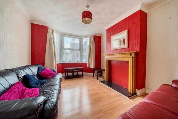 3 Bedroom Terraced House To Rent In York Road, Town Centre, SN1