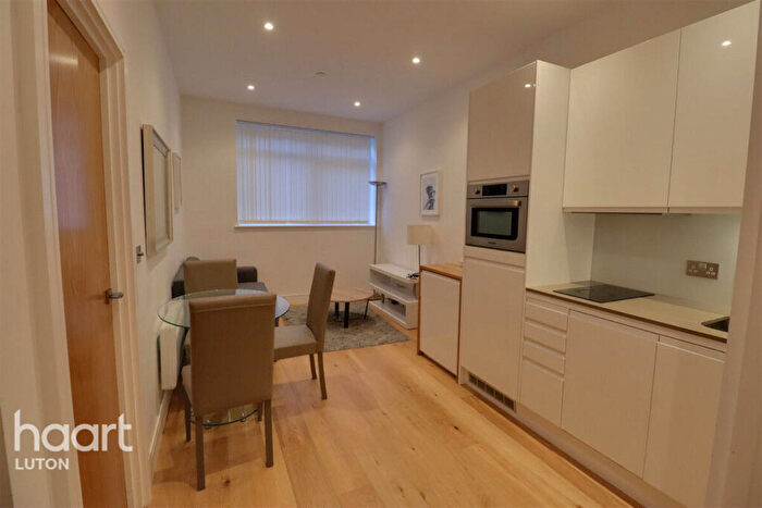 1 Bedroom Apartment To Rent In Flowers Way, Luton, LU1