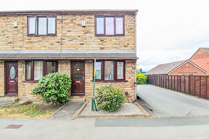 2 Bedroom Town House For Sale In Dewsbury Road, Ossett, WF5