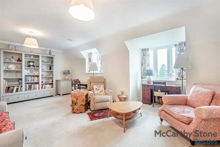 2 Bedroom Apartment For Sale In Eleanor House, London Road, St. Albans, AL1