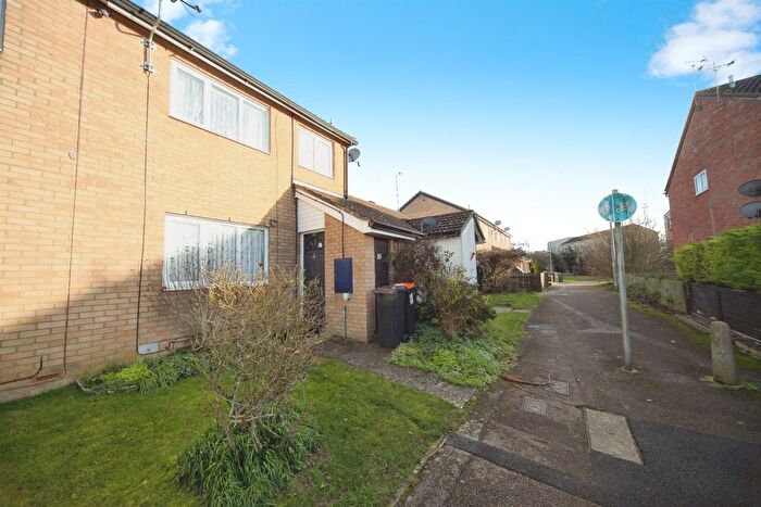3 Bedroom Terraced House For Sale In Fensome Drive, Houghton Regis, Dunstable, LU5