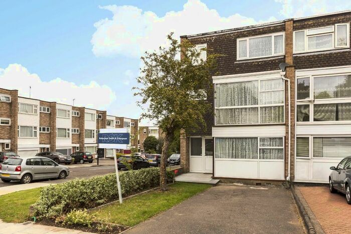 5 Bedroom Property To Rent In Hardwick Green, London, W13