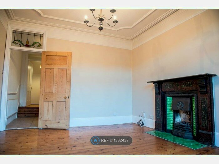 2 Bedroom Flat To Rent In Bounds Green, London, N11