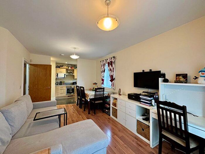 1 Bedroom Flat To Rent In Holders Hill Road, London, NW7