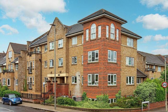 2 Bedroom Flat To Rent In St James's Drive, Wandsworth Common, London, SW12