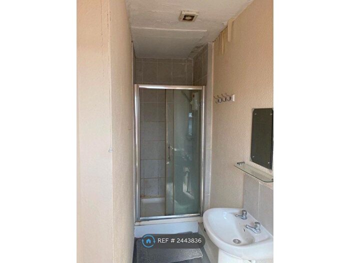 2 Bedroom Flat To Rent In High Street, Brierley Hill, DY5