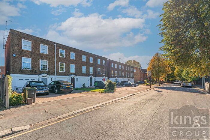 4 Bedroom Town House For Sale In Wellington Road, Enfield, EN1