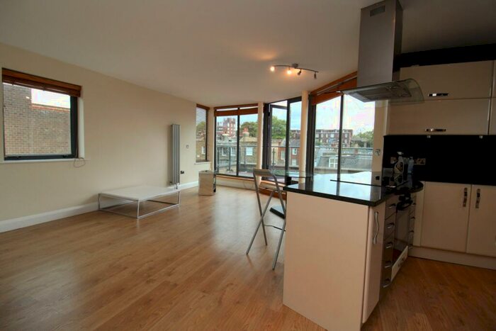 3 Bedroom Flat To Rent In Silver Lodge, Highgate Road, Kentish Town, NW5