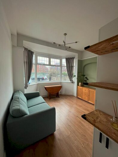 1 Bedroom Flat To Rent In Drewstead Road, London, SW16