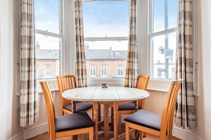 2 Bedroom Flat To Rent In Kingston Road, Wimbledon, SW19