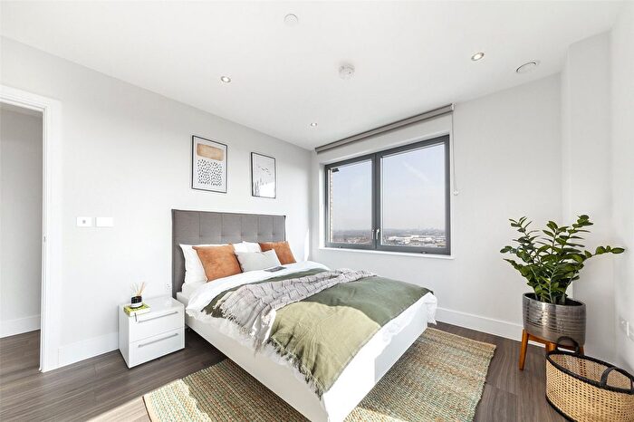 3 Bedroom Flat To Rent In Uncle Southall, Merrick Road, Southall, UB2