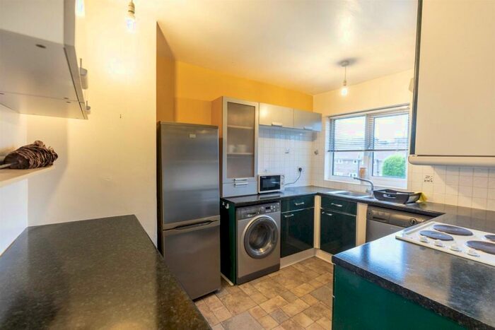 2 Bedroom Flat To Rent In Brigham Ave, Montague, Newcastle Upon Tyne, NE3