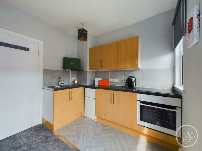 3 Bedroom Terraced House For Sale In Hillcrest View, LS7