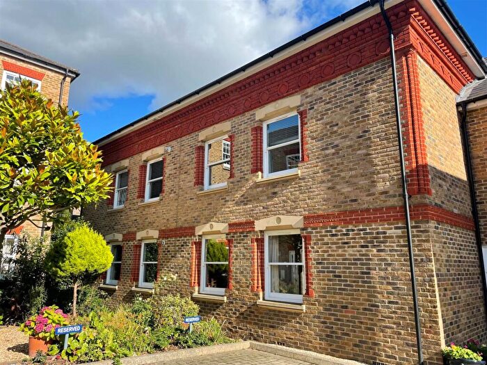 2 Bedroom Apartment To Rent In Manor Street, Berkhamsted, HP4