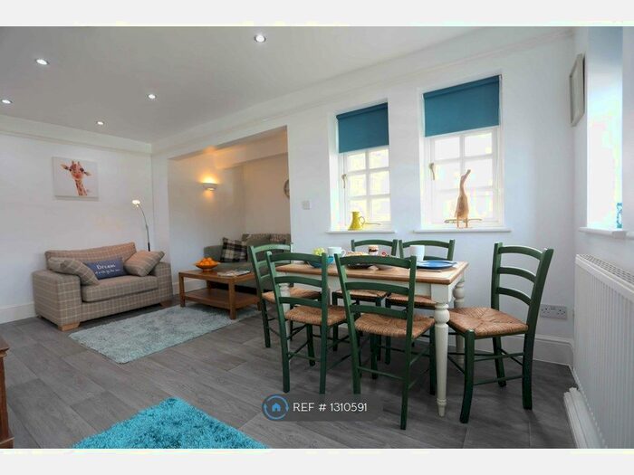 2 Bedroom Flat To Rent In Winchelsea Road, Rye TN31