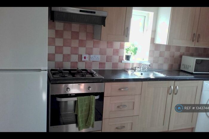 2 Bedroom Flat To Rent In Suffield Road, London, N15
