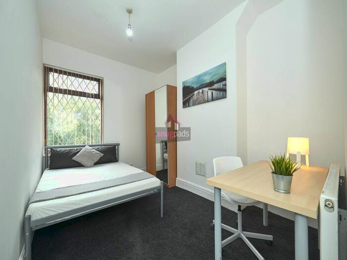 5 Bedroom Property To Rent In Bolton Road, Salford, Manchester, M6