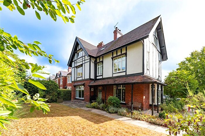 2 Bedroom Flat For Sale In Apartment, Lidgett Lane, Roundhay, Leeds, LS8