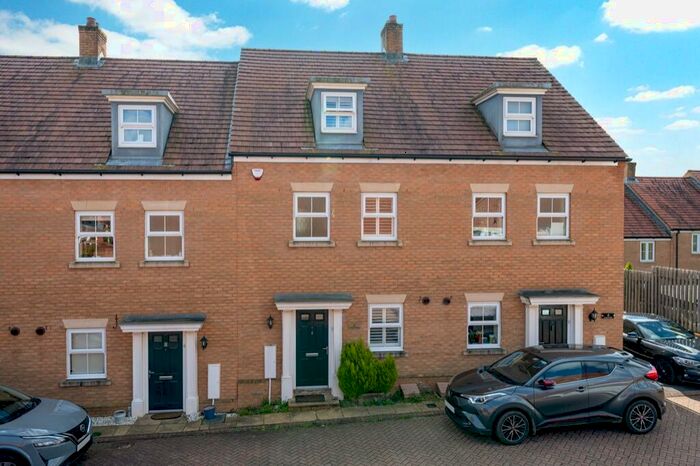 3 Bedroom Terraced House To Rent In Avocet Road, Aspen Park, Apsley, Hemel Hempstead, Hertfordshire, Hertfordshire, HP3