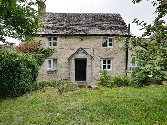 3 Bedroom Cottage To Rent In Calcot, Cheltenham, GL54