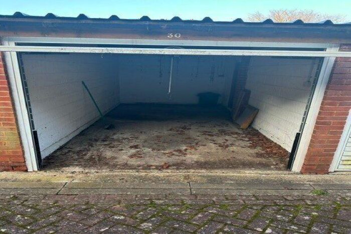 Property To Rent In Garage Aveling Close, Purley, CR8