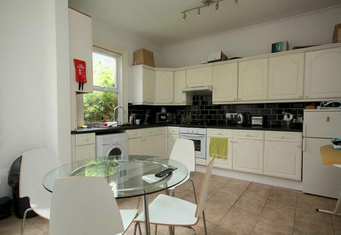 3 Bedroom Flat To Rent In Thorney Hedge Road, London, W4