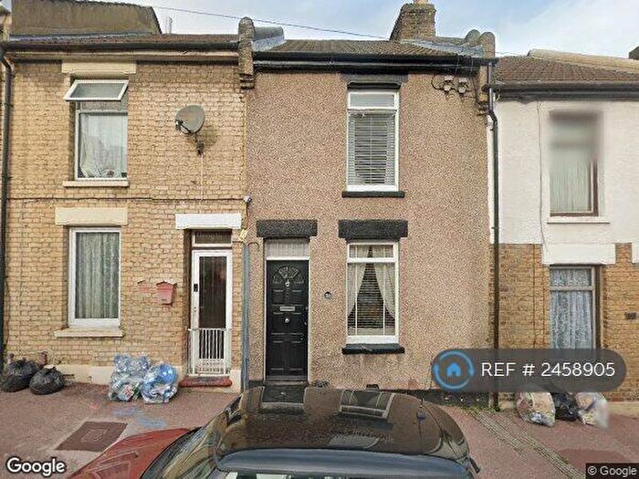 2 Bedroom Terraced House To Rent In Castle Road, Chatham, ME4