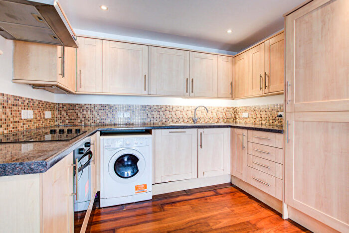 2 Bedroom Flat For Sale In Oak Road North, Benfleet, SS7