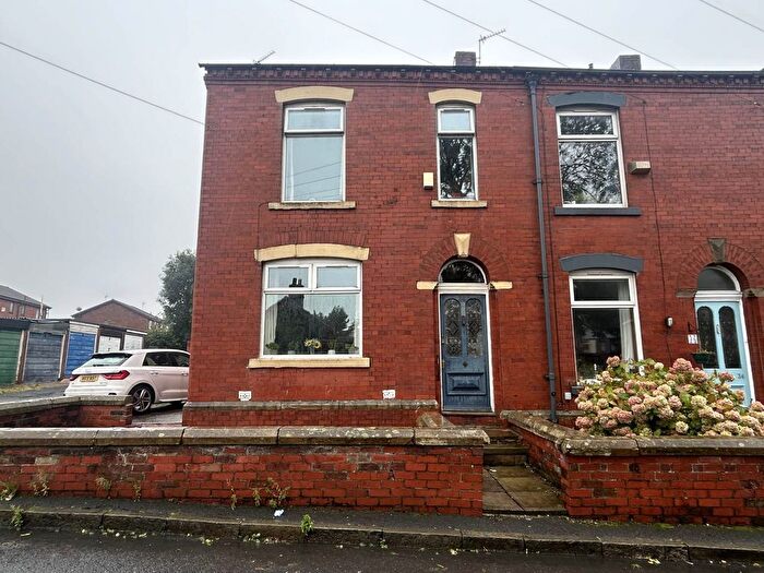 4 Bedroom End Of Terrace House For Sale In Counthill Road, Oldham, OL4