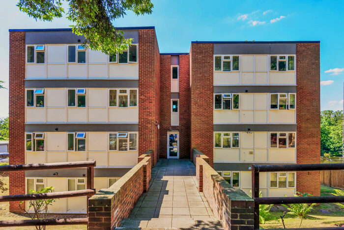 1 Bedroom Apartment To Rent In Berkeley Court, Weybridge, KT13