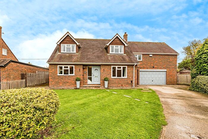 4 Bedroom Detached House For Sale In Clifden Road, Worminghall, Aylesbury, HP18
